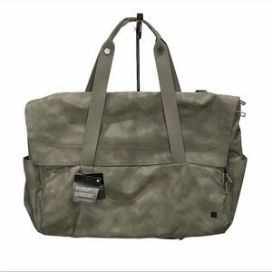 NWT Lululemon Early Embark Duffel STCD Carbon Dust
